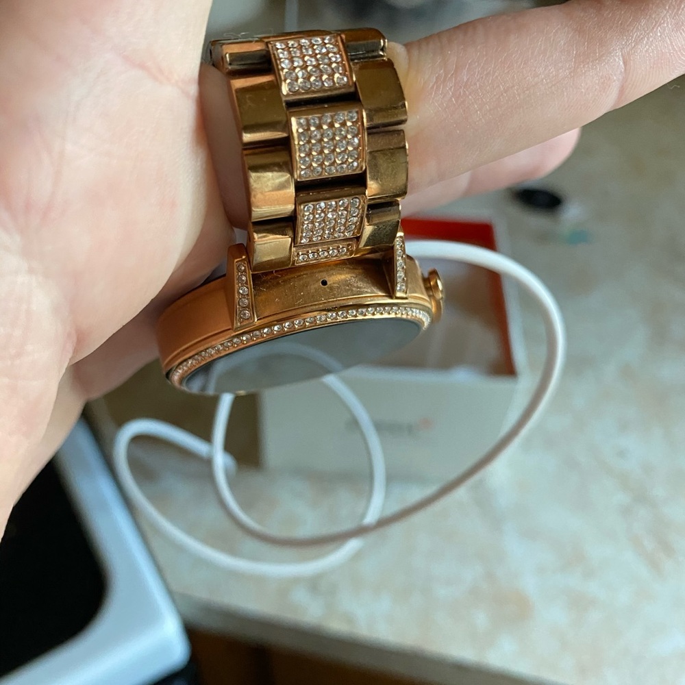 Woman’s 4th Generation Fossil Watch (Smart) - Picture 3 of 5